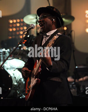 Lynval Golding degli Specials performing live sul palco di O2 Brixton Academy di Londra - Inghilterra - 31.10.11 Foto Stock