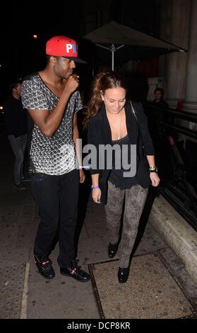 Chloe Green lasciando la battaglia dei sessi party presso Aura nightclub di Londra - Inghilterra - 01.11.11 Foto Stock