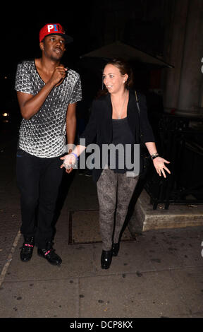 Chloe Green lasciando la battaglia dei sessi party presso Aura nightclub di Londra - Inghilterra - 01.11.11 Foto Stock