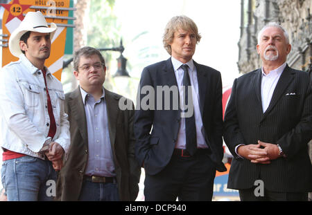 Brad Paisley, Patton Oswalt, Owen Wilson, John Ratzenberger John Lasseter premiato con una stella sulla Hollywood Walk of Fame di Los Angeles, California - 01.11.11 Foto Stock