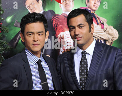 Kal Penn + John Cho La premiere del 'molto Harold & Kumar 3D Natale" tenutasi presso il Teatro Cinese di Hollywood, Stati Uniti d'America - 03.11.11 Foto Stock