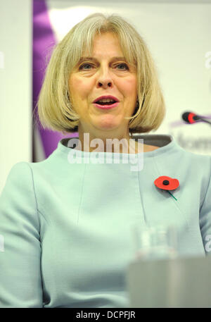 Home Secretary Theresa Maggio offre un discorso su "Donne e l'economia' presso il Royal Commonwealth Society. Londra, Inghilterra - 04.11.11 Foto Stock