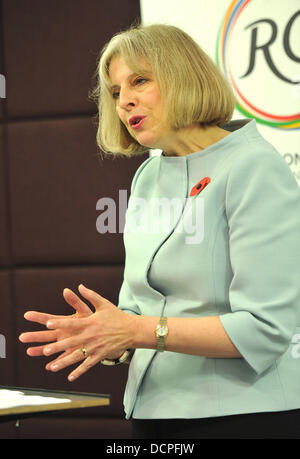 Home Secretary Theresa Maggio offre un discorso su "Donne e l'economia' presso il Royal Commonwealth Society. Londra, Inghilterra - 04.11.11 Foto Stock