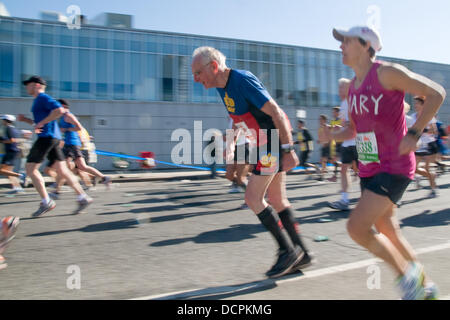 Corridori della maratona competizione del 2011 ING New York City Marathon New York City, Stati Uniti d'America - 06.11.11 Foto Stock