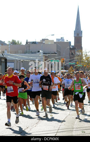 Corridori della maratona competizione del 2011 ING New York City Marathon New York City, Stati Uniti d'America - 06.11.11 Foto Stock