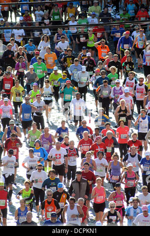 Corridori della maratona competizione del 2011 ING New York City Marathon New York City, Stati Uniti d'America - 06.11.11 Foto Stock