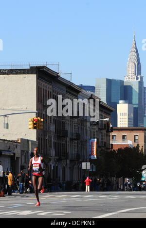 Il maratoneta competizione del 2011 ING New York City Marathon New York City, Stati Uniti d'America - 06.11.11 Foto Stock