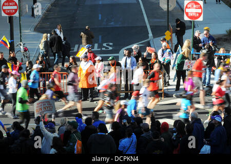 Corridori della maratona competizione del 2011 ING New York City Marathon New York City, Stati Uniti d'America - 06.11.11 Foto Stock