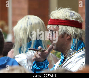 Atmosfera i funerali di Sir Jimmy Savile tenutosi a cattedrale di Leeds Leeds, Inghilterra - 09.11.11 Foto Stock