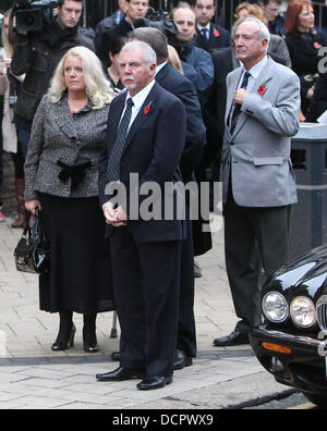 Atmosfera i funerali di Sir Jimmy Savile tenutosi a cattedrale di Leeds Leeds, Inghilterra - 09.11.11 Foto Stock