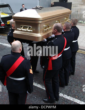 Atmosfera i funerali di Sir Jimmy Savile tenutosi a cattedrale di Leeds Leeds, Inghilterra - 09.11.11 Foto Stock