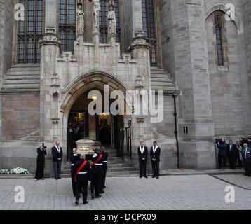 Atmosfera i funerali di Sir Jimmy Savile tenutosi a cattedrale di Leeds Leeds, Inghilterra - 09.11.11 Foto Stock