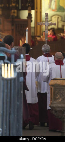 Atmosfera i funerali di Sir Jimmy Savile tenutosi a cattedrale di Leeds Leeds, Inghilterra - 09.11.11 Foto Stock