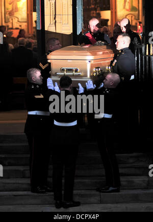 Atmosfera i funerali di Sir Jimmy Savile tenutosi a cattedrale di Leeds Leeds, Inghilterra - 09.11.11 Foto Stock