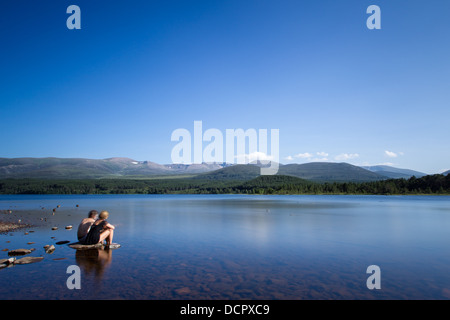 Loch Morlich, Cairngorms. Loch Morlich è un lago di acqua dolce nel Badenoch e Strathspey area di Highland, Scozia vicino Aviem Foto Stock