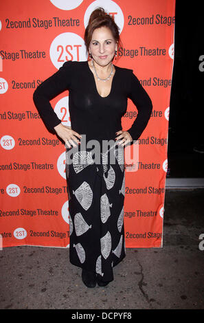 Kathy Najimy serata di apertura della seconda fase di produzione teatrale di "Fiore blu" presso il secondo stage Theatre - Arrivi. La città di New York, Stati Uniti d'America - 09.11.11 Foto Stock