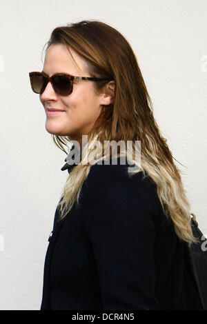 Il fattore X' host Flack Caroline arriva alla mostra studios per prove e questa sera live show - Inghilterra - 12.11.11 Foto Stock