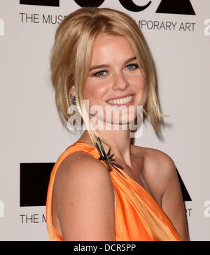 Alice Eve 2011 MOCA Gala: 'L'artista vita Manifesto' diretto da Marina Abramovic al MOCA Grand Avenue - Gli arrivi di Los Angeles, California - 12.11.11 Foto Stock