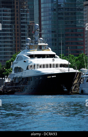 Yacht di grandi dimensioni a Vancouver in Canada Foto Stock