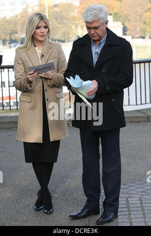 Phillip Schofield e Holly Willoughby riprese per questa mattina presso la ITV Studios di Londra - Inghilterra - 15.11.11 Foto Stock