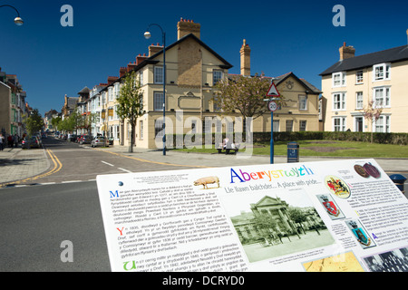 Regno Unito, Galles Ceredigion, Aberystwyth, Portland Street, Tourist information board fuori Town Hall Foto Stock