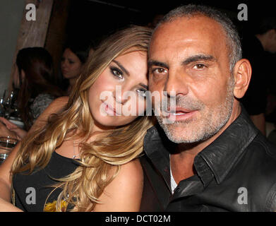 Christian Audigier e Nathalie Sorensen a Koi ristorante celebra il designer di 19 anni, figlia della roccia di cristallo Audigier compleanno di Los Angeles, California - 20.11.11 Foto Stock