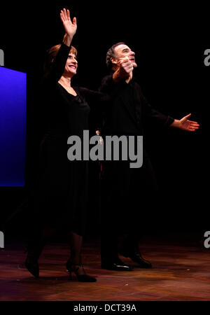 Patti LuPone e Mandy Patinkin Broadway apertura notturna di 'Una Serata con Patti LuPone e Mandy Patinkin' all'Ethel Barrymore Theatre - Curtain Call. La città di New York, Stati Uniti d'America - 21.11.11 Foto Stock