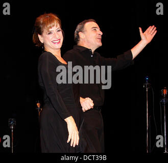 Patti LuPone e Mandy Patinkin Broadway apertura notturna di 'Una Serata con Patti LuPone e Mandy Patinkin' all'Ethel Barrymore Theatre - Curtain Call. La città di New York, Stati Uniti d'America - 21.11.11 Foto Stock