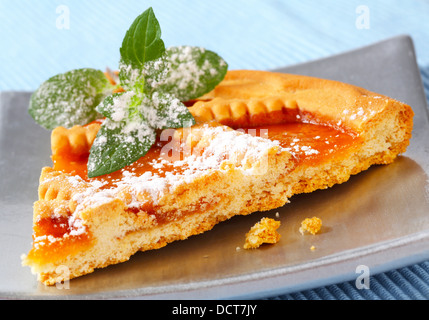 Fetta di Linzer Torta di albicocche Foto Stock