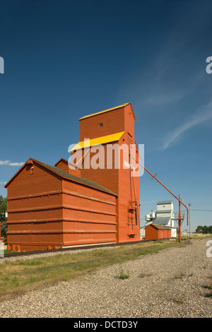 Riga di legno incorniciata elevatori delle granaglie NANTON ALBERTA CANADA Foto Stock