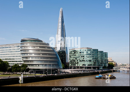 Southwark skyline in una bella giornata di sole con il Municipio, la Shard e il più tenute a Londra. Foto Stock