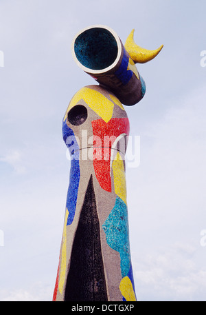 Donna e Uccello, scultura di Joan Miro. Miro Park, Barcellona, in Catalogna, Spagna. Foto Stock