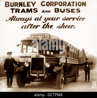 Burnley Cinema Pubblicità bus probabilmente 1940s Foto Stock