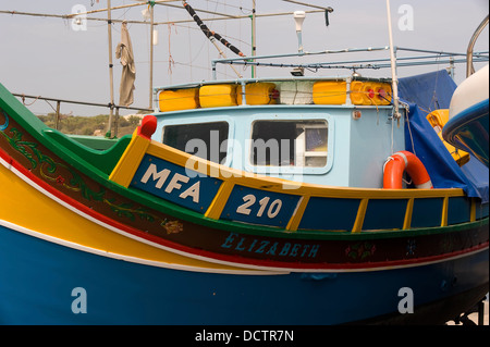 Tipica imbarcazione Maltese, Mellieha Malta Foto Stock