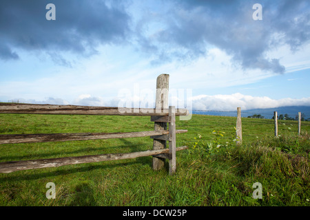 Gate intelligente su una fattoria del Massachusetts su una bella e soleggiata giornata d agosto. Foto Stock