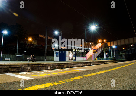 Kentish Town stazione ferroviaria di Londra di notte Foto Stock