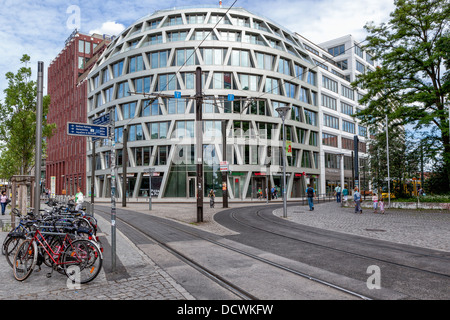 Negozio moderno e edificio per uffici a Henriette-Herz-Platz, Berlin Foto Stock