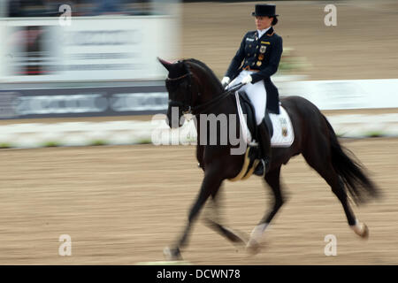 Herning, Danimarca. Il 22 agosto, 2013. Equestrian Kristina Sprehe in azione sul suo cavallo Damon Hill durante la squadra dressage evento presso la comunità di salto ostacoli e dressage Championships di Herning, Danimarca, 22 agosto 2013. Credito: dpa picture alliance/Alamy Live News Foto Stock