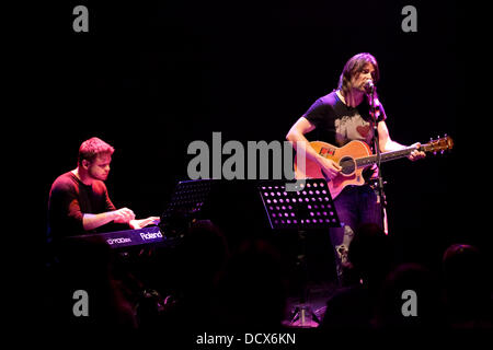 Ray Wilson, (ex-Genesi cantante), performing live presso il Teatro do Bairro in Lisbona Lisbona, Portogallo - 11.12.11 Foto Stock