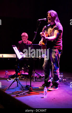 Ray Wilson, (ex-Genesi cantante), performing live presso il Teatro do Bairro in Lisbona Lisbona, Portogallo - 11.12.11 Foto Stock