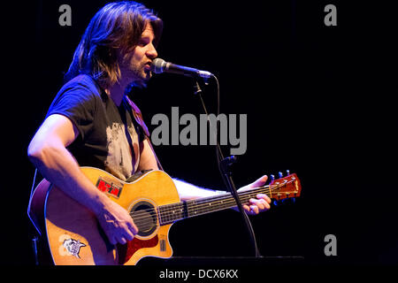 Ray Wilson, (ex-Genesi cantante), performing live presso il Teatro do Bairro in Lisbona Lisbona, Portogallo - 11.12.11 Foto Stock