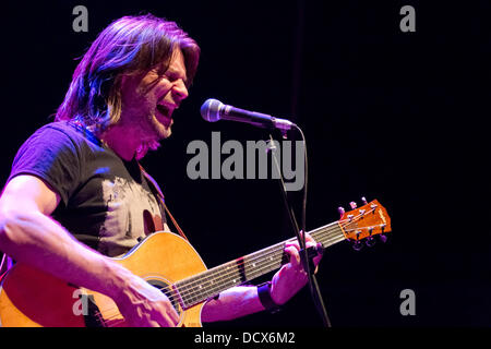 Ray Wilson, (ex-Genesi cantante), performing live presso il Teatro do Bairro in Lisbona Lisbona, Portogallo - 11.12.11 Foto Stock