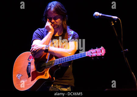 Ray Wilson, (ex-Genesi cantante), performing live presso il Teatro do Bairro in Lisbona Lisbona, Portogallo - 11.12.11 Foto Stock