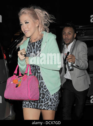 X Factor contestants Amelia Lily e Marcus Collins che arrivano in un hotel. Londra, Inghilterra - 12.12.11 Foto Stock