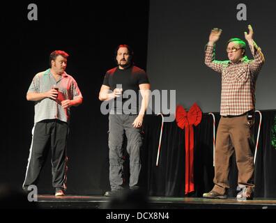 Il cast del parco del rimorchio i ragazzi nel loro stadio di Natale mostra "Caro Babbo Natale, andare F * * k te' all'Olympia Theatre Dublin, Irlanda - 12.12.11 Foto Stock