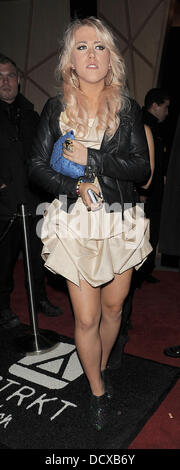 X fattore concorrente Amelia Lily. Il fattore X wrap party, tenutosi a DSTRKT club. Londra, Inghilterra - 14.12.11 Foto Stock