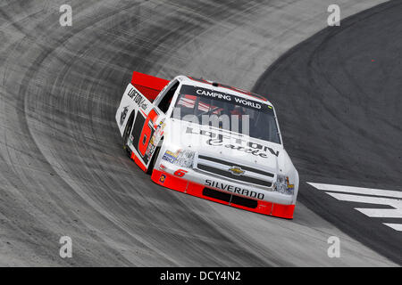 Bristol, TN, Stati Uniti d'America. 21 Ago, 2013. Bristol, TN - Agosto 21, 2013: Justin Lofton (6) porta il suo mondo Campeggio carrello attraverso le spire durante una sessione di prove libere per il UNOH 200 gara al Bristol Motor Speedway in Bristol, TN. Credito: csm/Alamy Live News Foto Stock