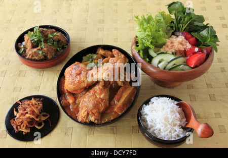 Pasto birmano, curries, riso, insalata, Foto Stock
