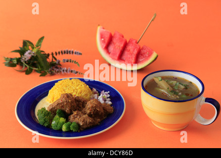 Pasto birmano, tamarindo di maiale al curry, christophine zuppa, Foto Stock