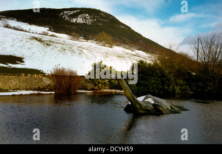 Loch Ness Scozia Monster con la neve Foto Stock